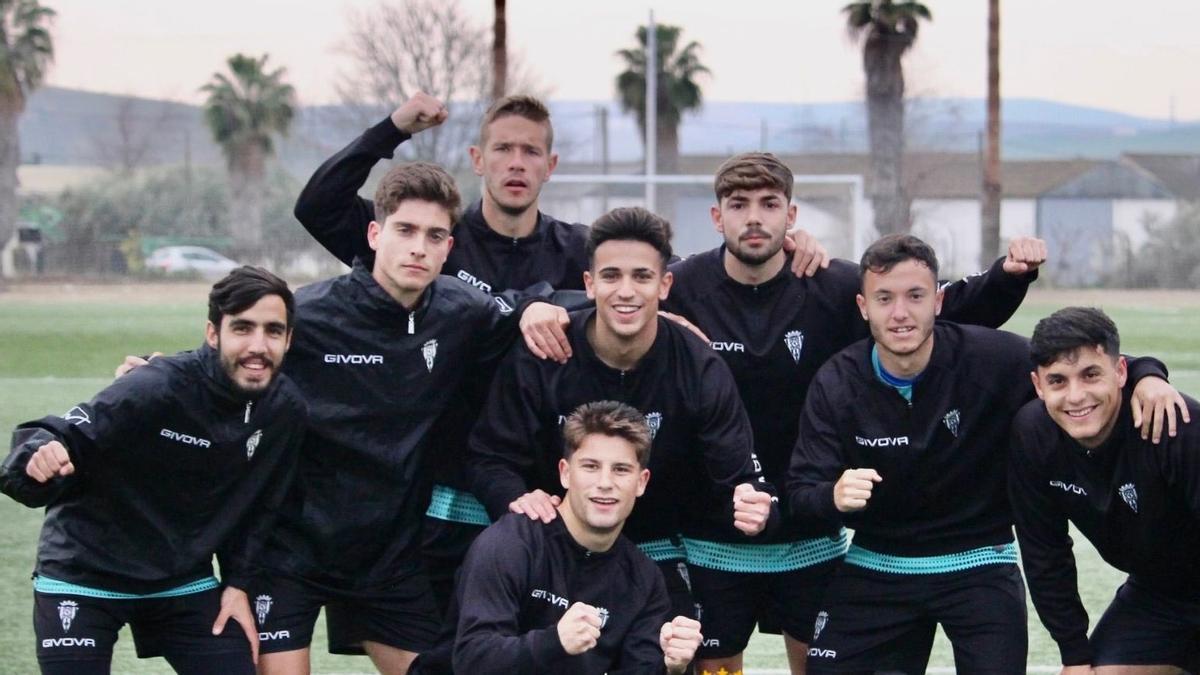 Jugadores del Córdoba CF B tras un entrenamiento en la Ciudad Deportiva.