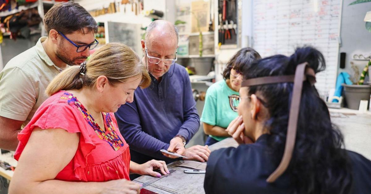 Profesores de la Isla en el taller de Marroquinería impartido por Santi Carballo. | LP/DLP