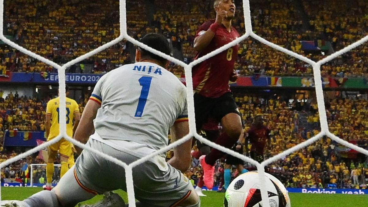 Bélgica reacciona y suma su primer triunfo contra Rumanía.