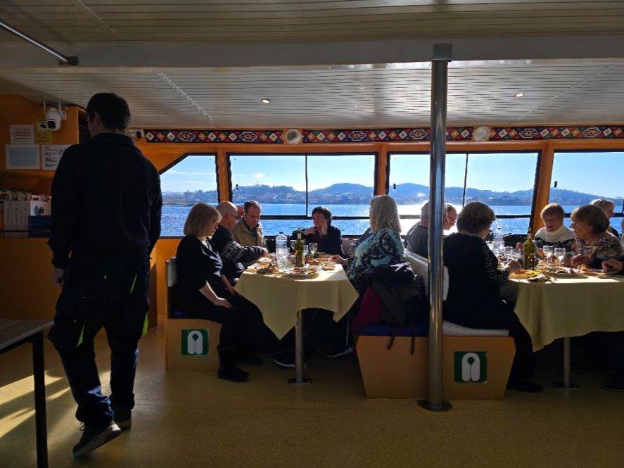 Así se despidió el año en el catamarán restaurante Fly Delfín, de Cruceros do Ulla Turimares.