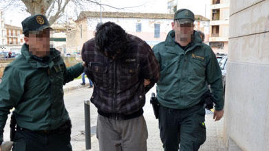 Dejan en libertad al joven que se atrincheró en su casa de Alcúdia