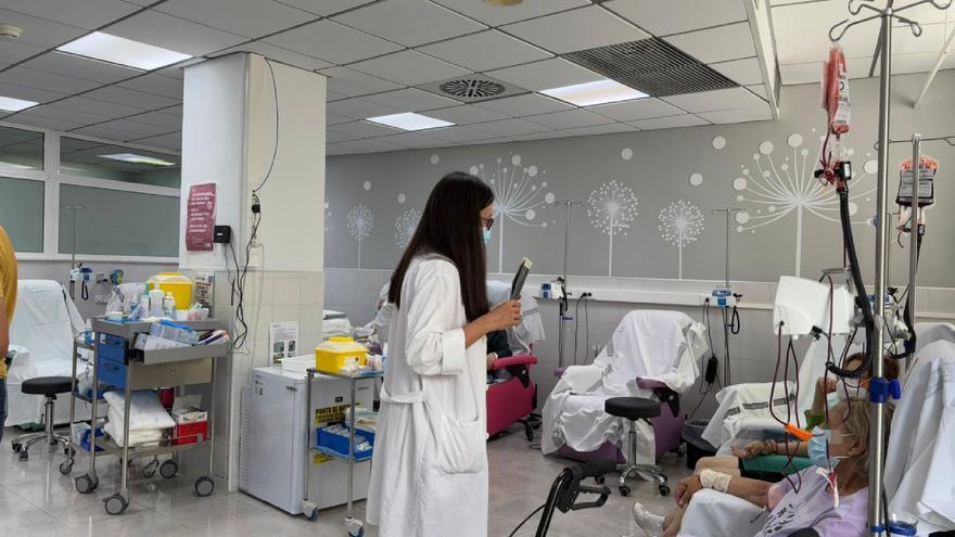 Relajación, manejo del estrés y autocuidado: el Hospital General de Elche imparte salud emocional