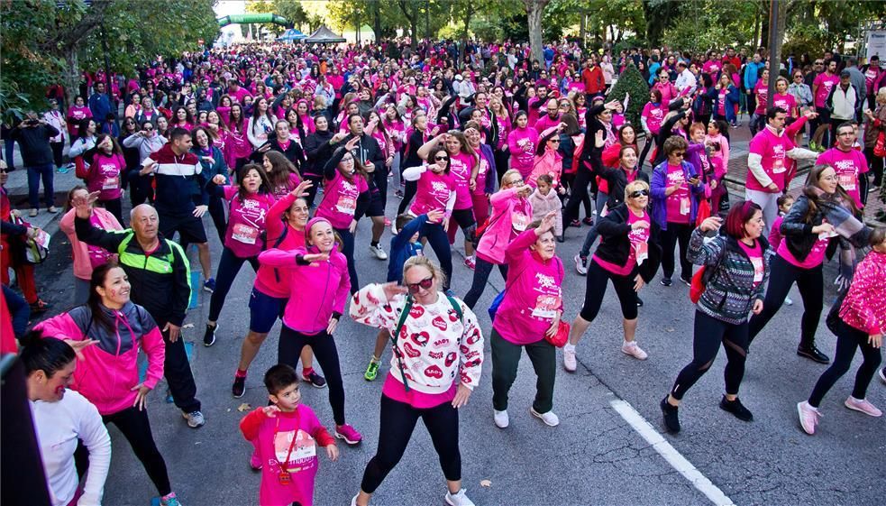 Las imágenes de la marcha y la carrera rosa de Cáceres