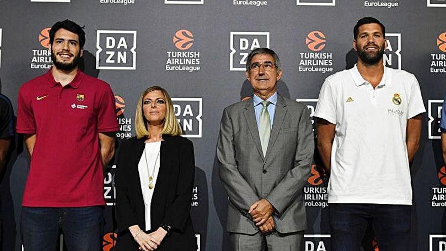 Jordi Bertomeu (Euroliga), con jugadores de los cuatro equipos españoles en la competición