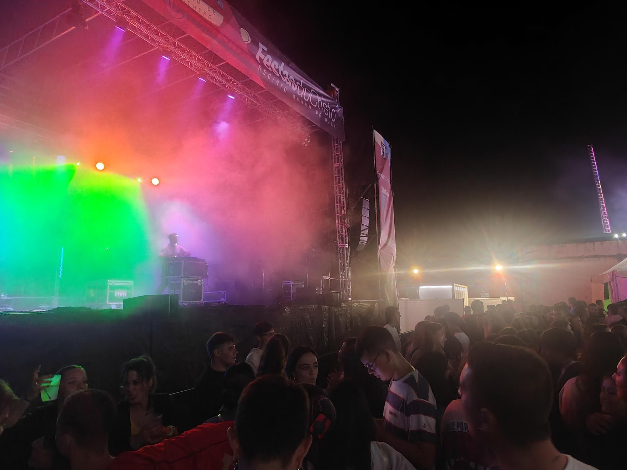 Dj Michi triunfa en el inicio de las Festas do Cristo de Cangas