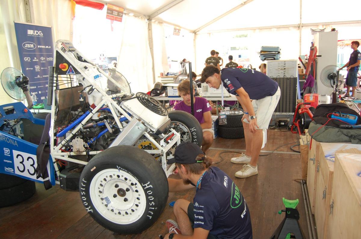 Les imatges dels preparatius del UdG Racing Team