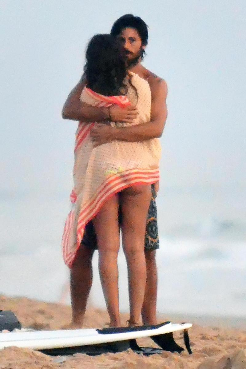 Hiba Abouk y Hugo Silva, muy enamorados en las playas de Cádiz en 2011