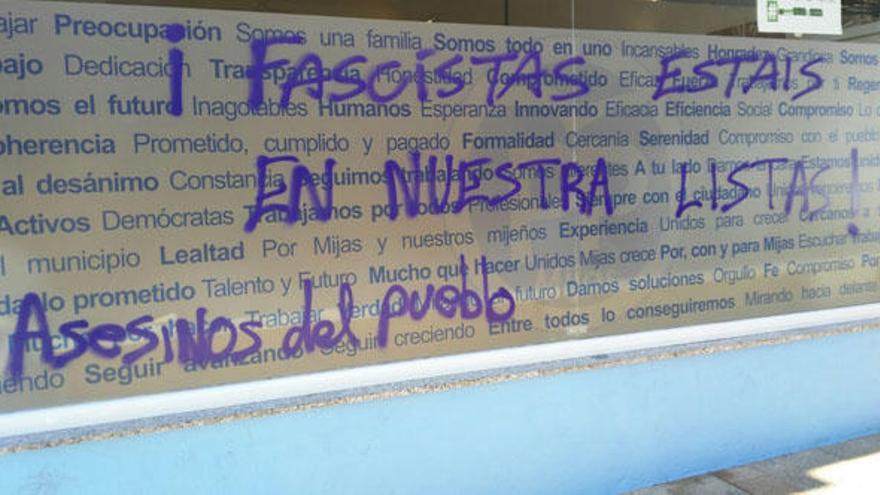 Una de las pintadas en la sede del PP de Mijas.