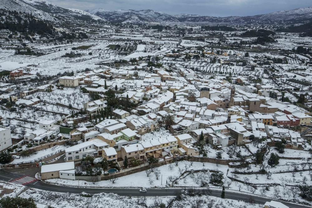 La neu cobreix les comarques alacantines.