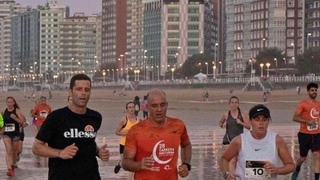 De izquierda a derecha, Esteban Carril, Manuel Louzao y Monica Louzao, en una carrera anterior.