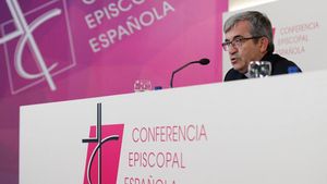 GRAF9041. MADRID, 26/09/2019.- El secretario general y portavoz de la Conferencia Episcopal Española (CEE) y obispo auxiliar de Valladolid, Luis Argüello, durante la rueda de prensa posterior a la reunión de la comisión permanente. EFE/Emilio Naranjo