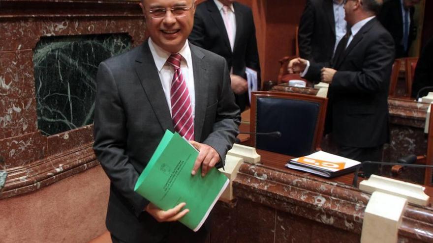 Andrés Carrillo, consejero de Hacienda, durante una comparecencia en la Asamblea.