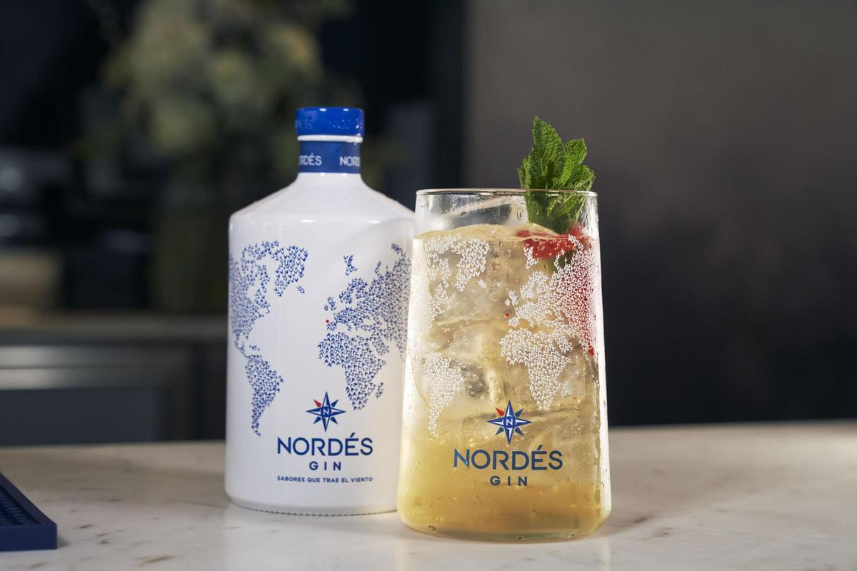 Fotográfia de un cóctel hecho con Nordés gin.