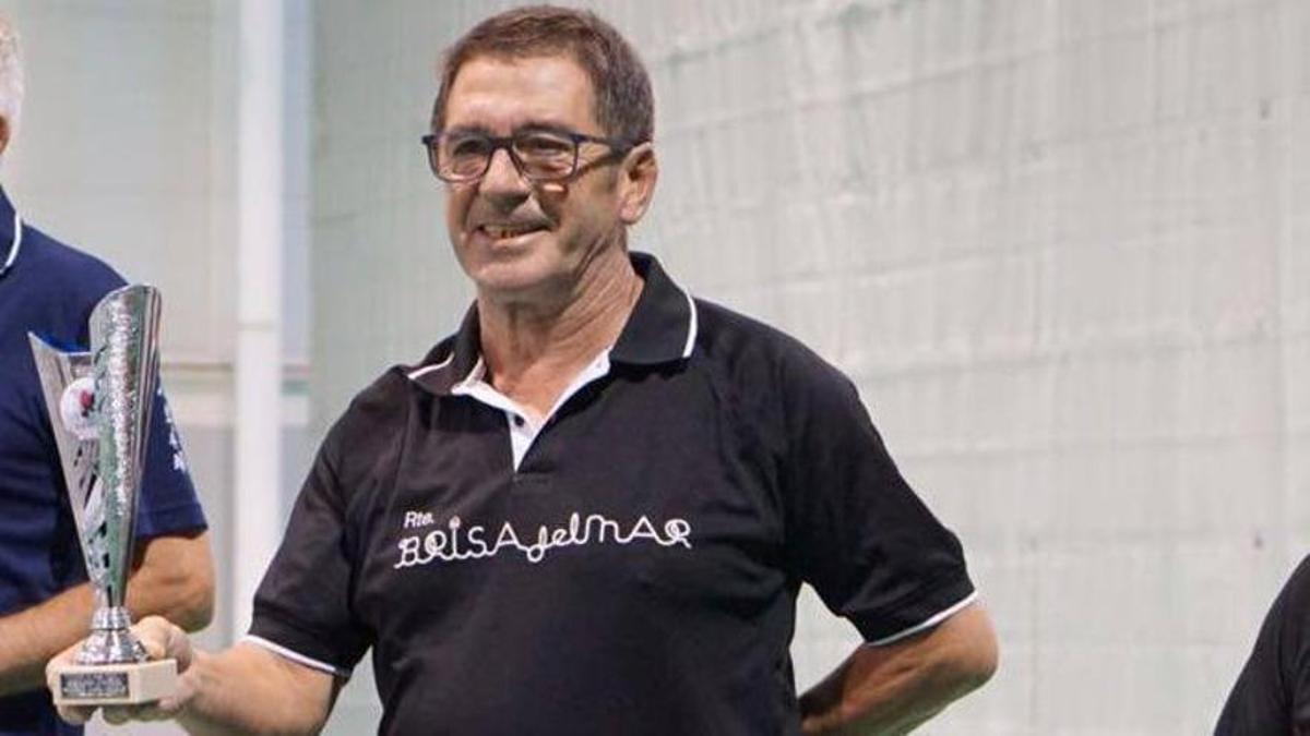 Pierre Guitart Tur posa con uno de los muchos trofeos que conquistó