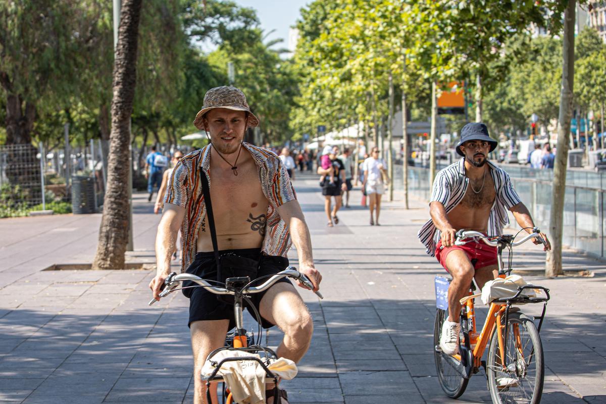 En bici urbana con calor extremo en Barcelona