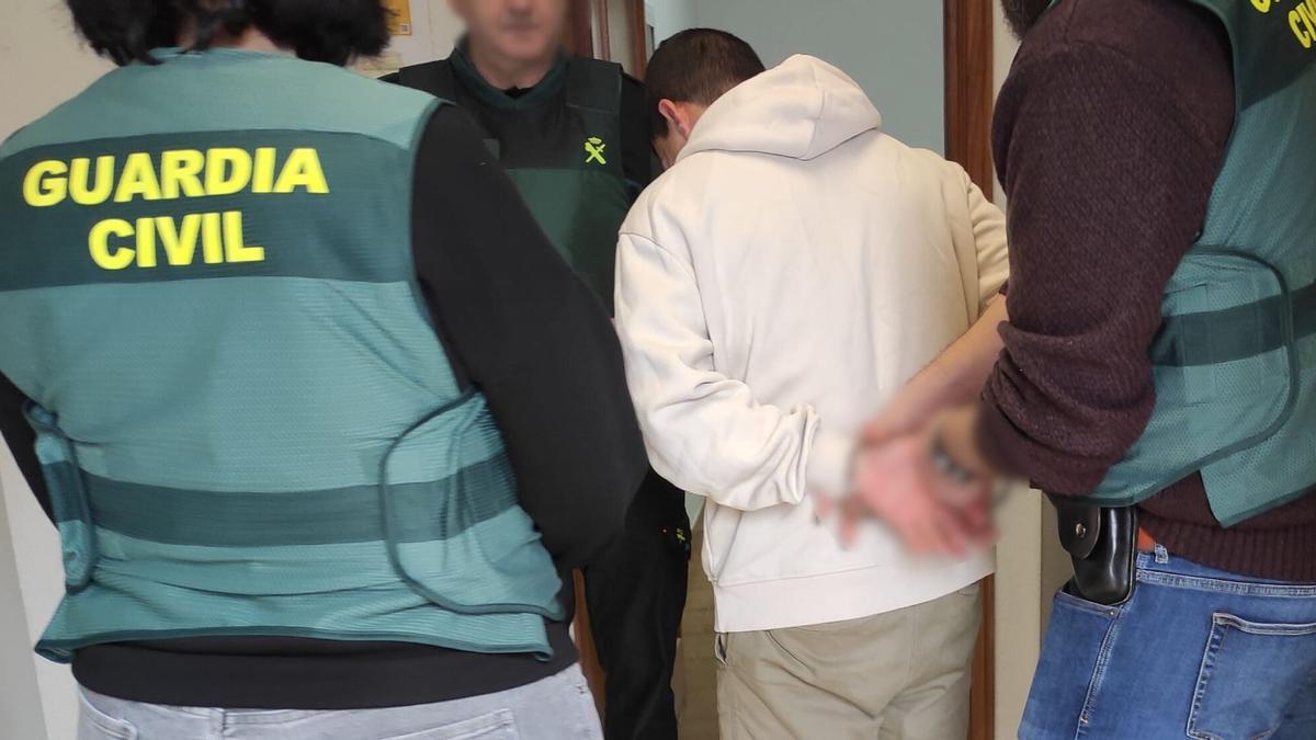 Foto del detenido en dependencias oficiales