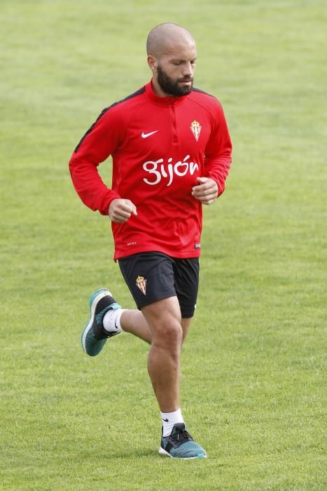 Entrenamiento del Sporting tras la derrota frente al Barcelona