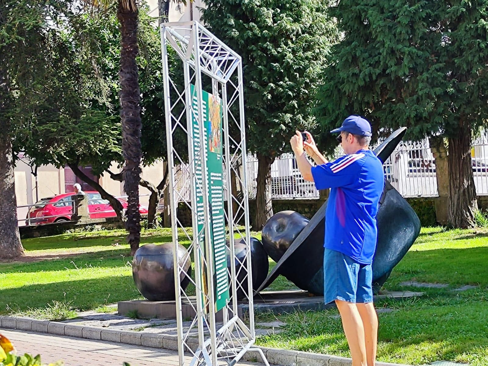 La sidra a través del arte: así es la exposición que toma las calles de Villaviciosa