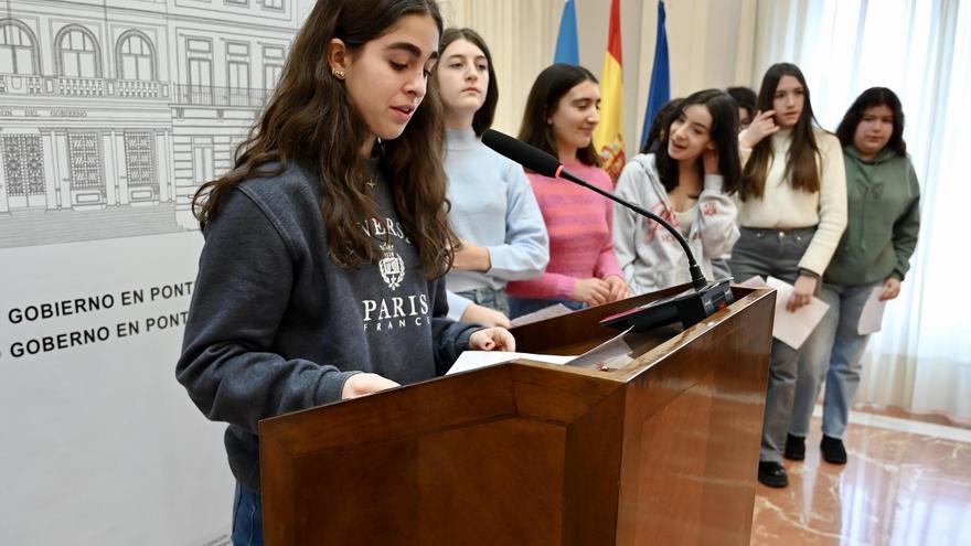 Las alumnas dan voz al feminismo en la Subdelegación del Gobierno