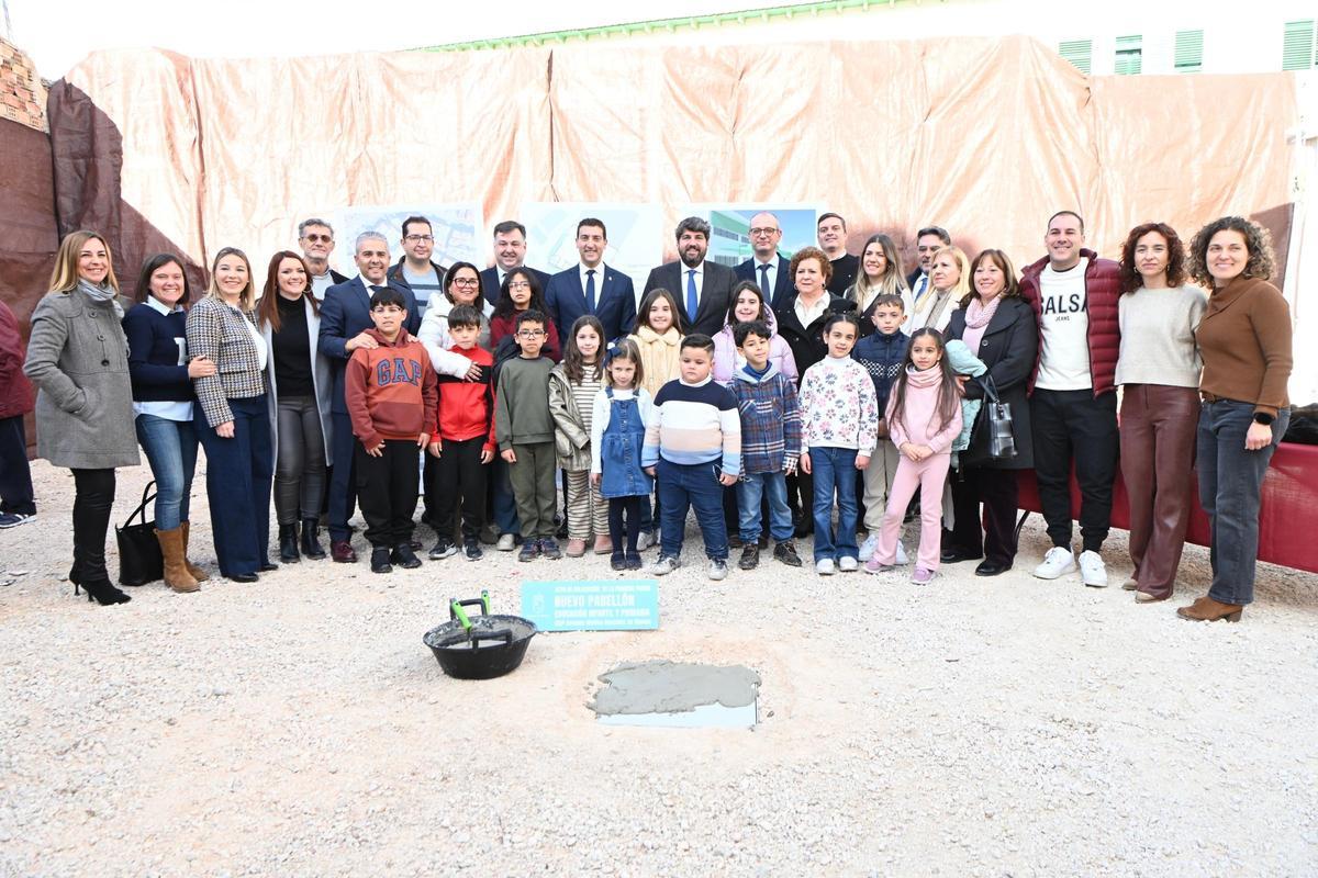 López Miras, este lunes en el acto de colocación de primera piedra del nuevo pabellón del Colegio Antonio Molina González de Blanca