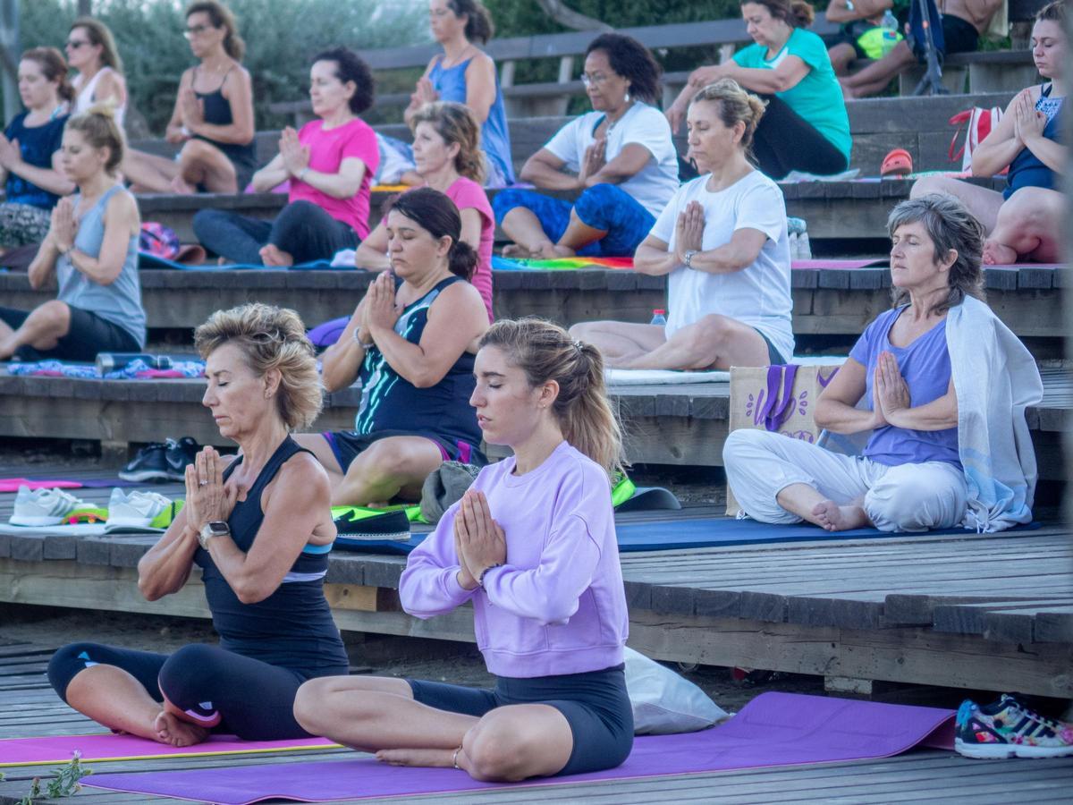 Yoga en la playa.