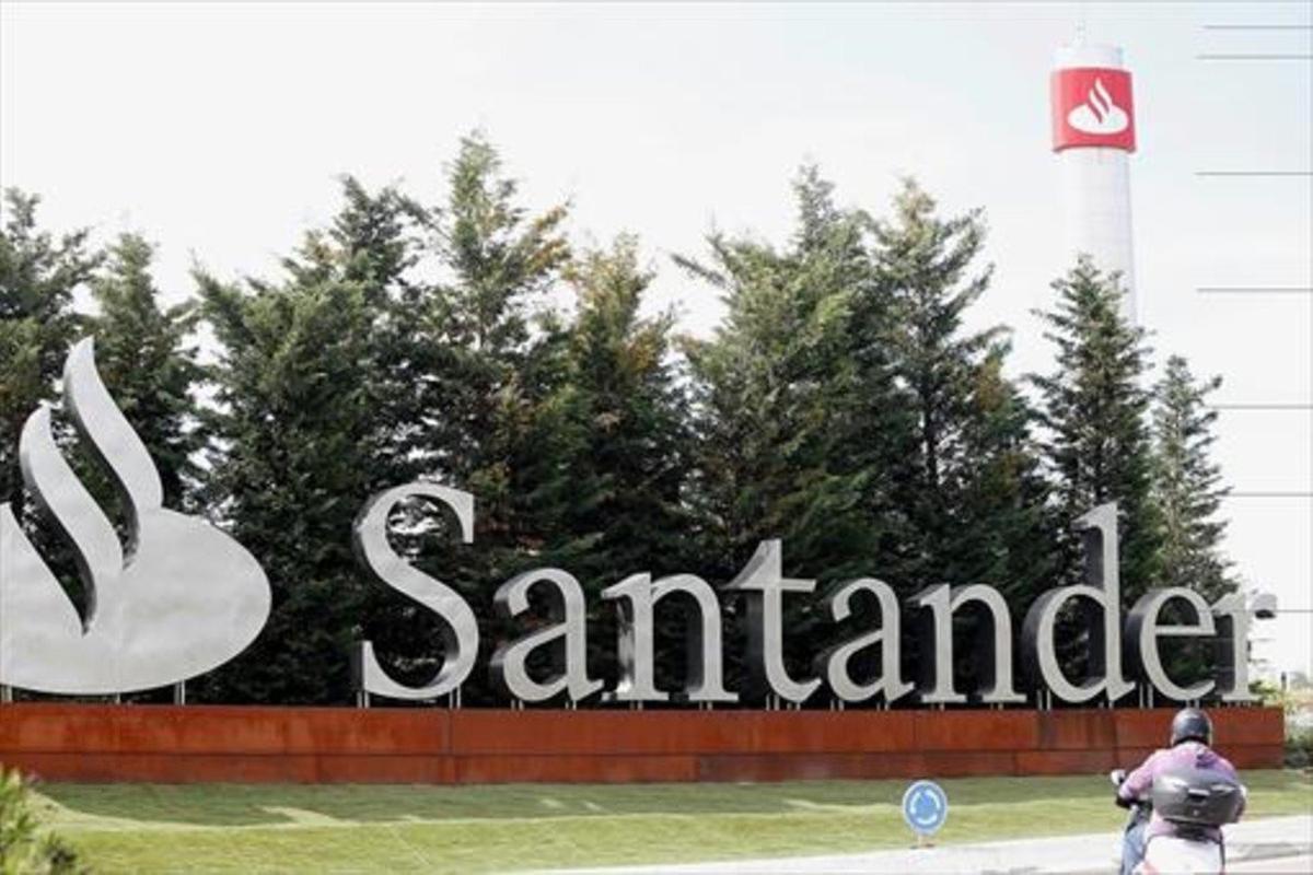 La sede central del Banco Santander, en la localidad madrileña de Boadilla del Monte. La sede central del Banco Santander, en la localidad madrileña de Boadilla del Monte.
