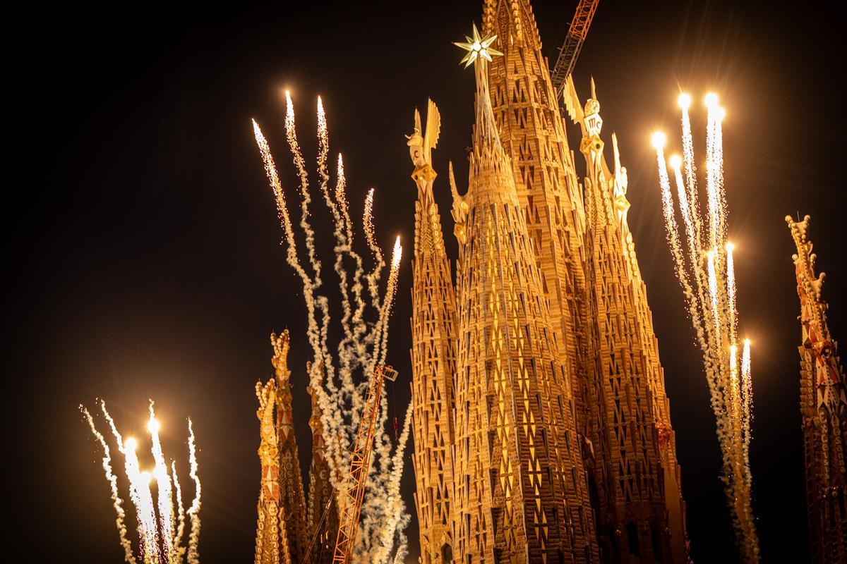 La Sagrada Familia celebra con el Papa la bendición de la Torre de Jesús de Gaudí