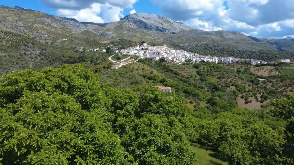 Este es el sendero rural que une dos pueblos con encanto.