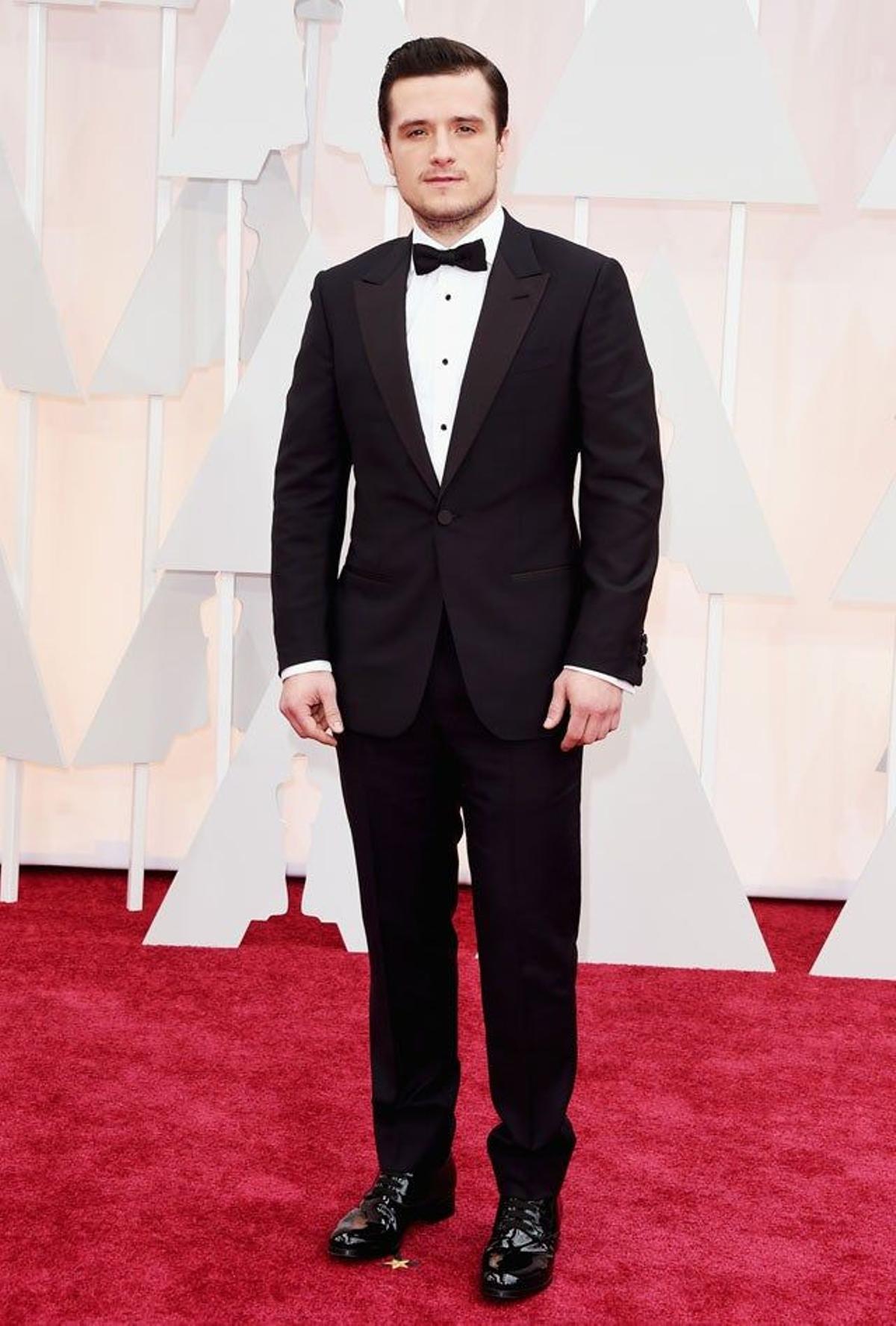 Josh Hutcherson en la alfombra roja de los Oscar 2015