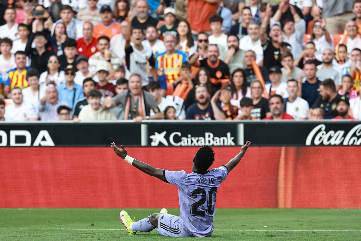 Los momentos de más tensión de Vinicius en Mestalla Los momentos de más tensión de Vinicius en Mestalla