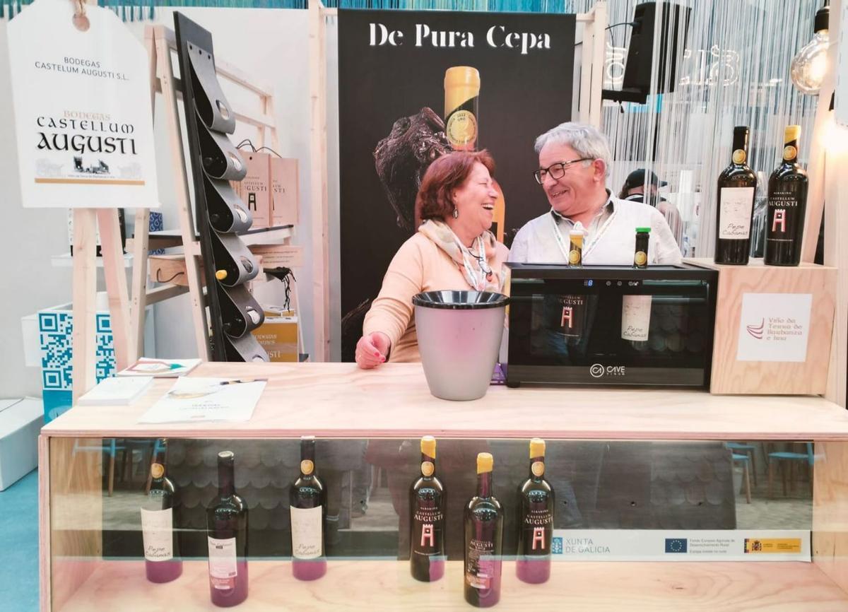 Los gerentes de Castellum Augusti durante una promoción reciente de la bodega valguesa. |  FdV