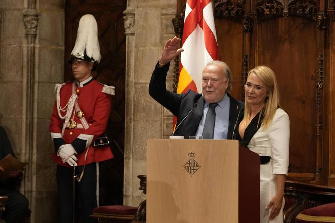 Toni y Meritxell Falgueras convierten el pregón de la Mercè en un canto al comercio tradicional y a los barceloneses que lo frecuentan