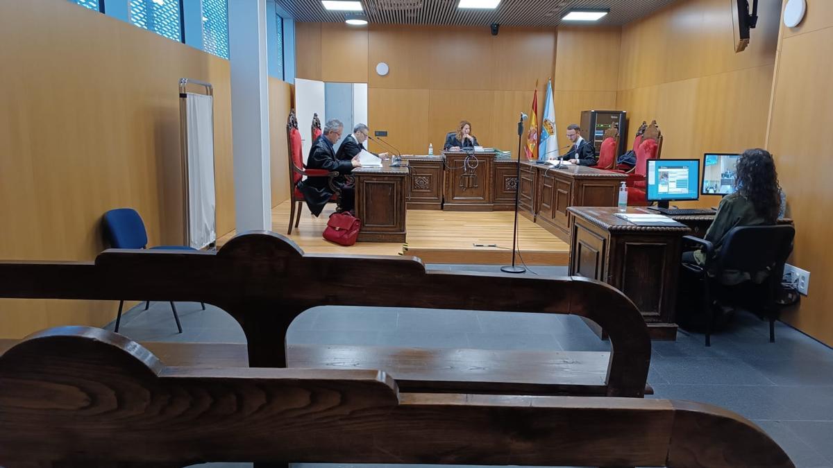 Los dos acusados, padre e hijo, no se presentaron al juicio.