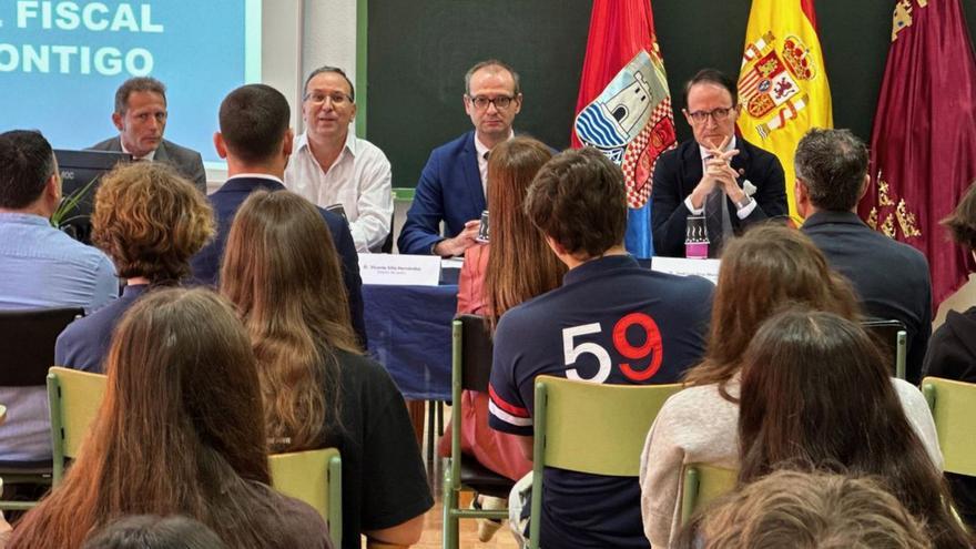 Antonio León, Vicente Silla, Víctor Marín y José Luis Díaz Manzanera estuvieron presentes en la charla. AYTO.TORRE PACHECO