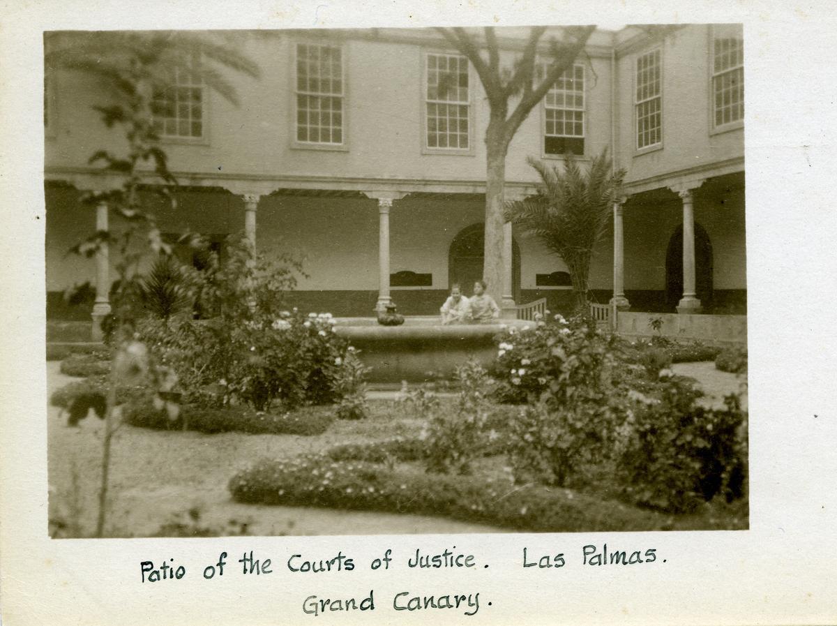 El patio de la Audiencia de Las Palmas, en una imagen de principios del siglo XX