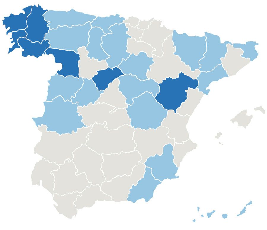 El mapa de la dispersión en España | El gris pertenece a las provincias con entre 0 y 20% de dispersión | El azul clarito, a las provincias con entre un 20 y 40% de núcleos diseminados | El azul oscuro, a las provincias con más de un 40%  de residentes en núcleos de menos de 2.000 habitantes o diseminados 