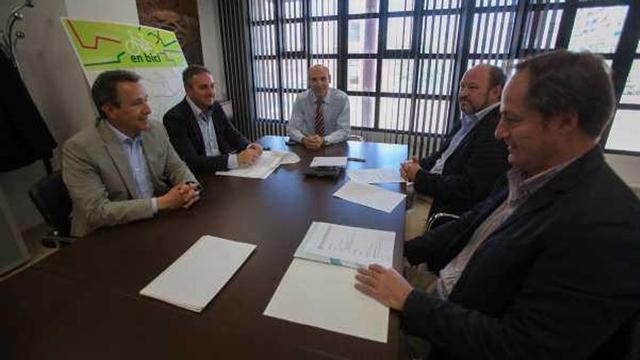 Los consejeros del Lucentum, ayer antes de empezar la reunión.