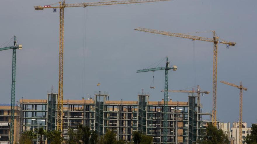 Alicante acapara la mitad de todas las viviendas que se venden en la Comunidad