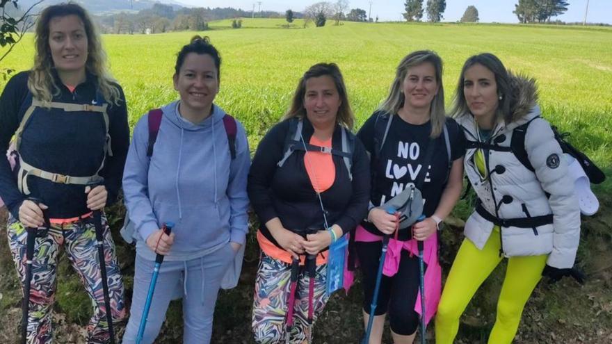 A alcaldesa de Salvaterra con outras participantes. // FdV