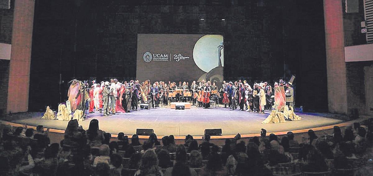 Éxito de la Sinfónica de la UCAM en su concierto benéfico ‘Ningún niño sin juguete’, celebrado en el Auditorio Víctor Villegas