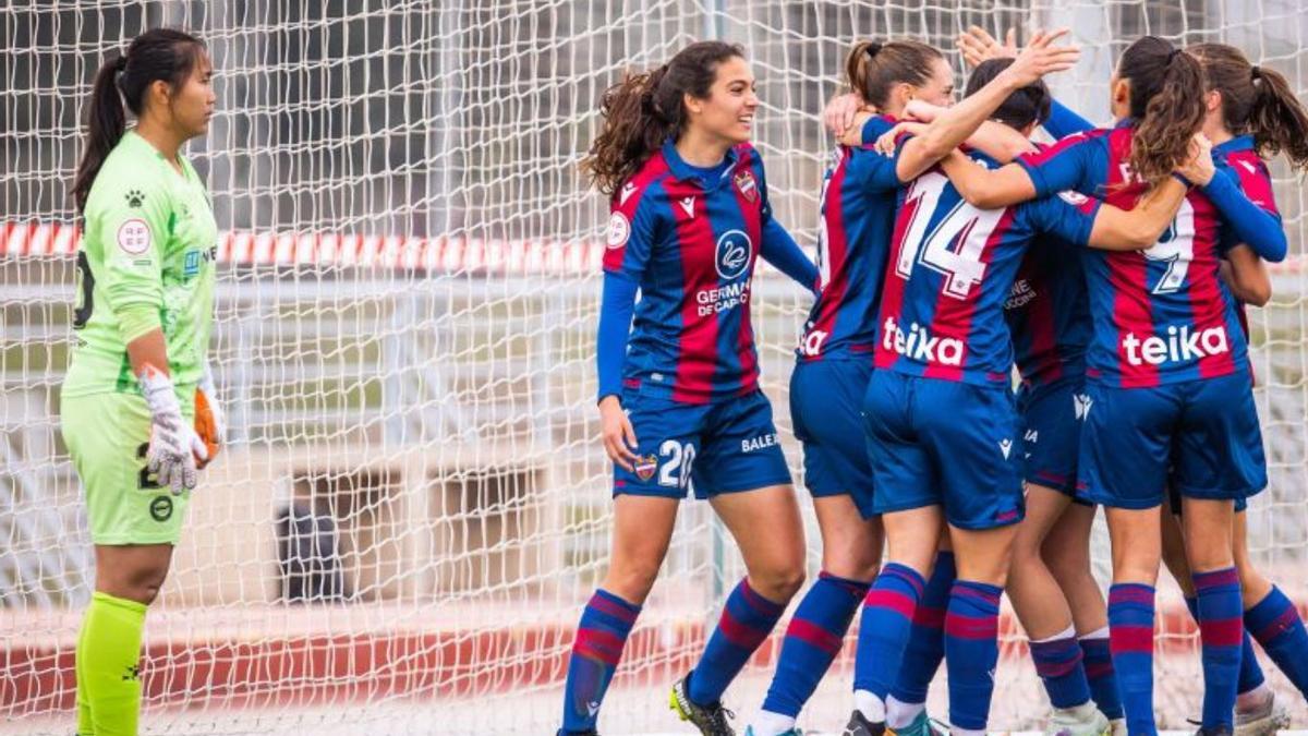 Las jugadoras del Levante UD celebran uno de los goles