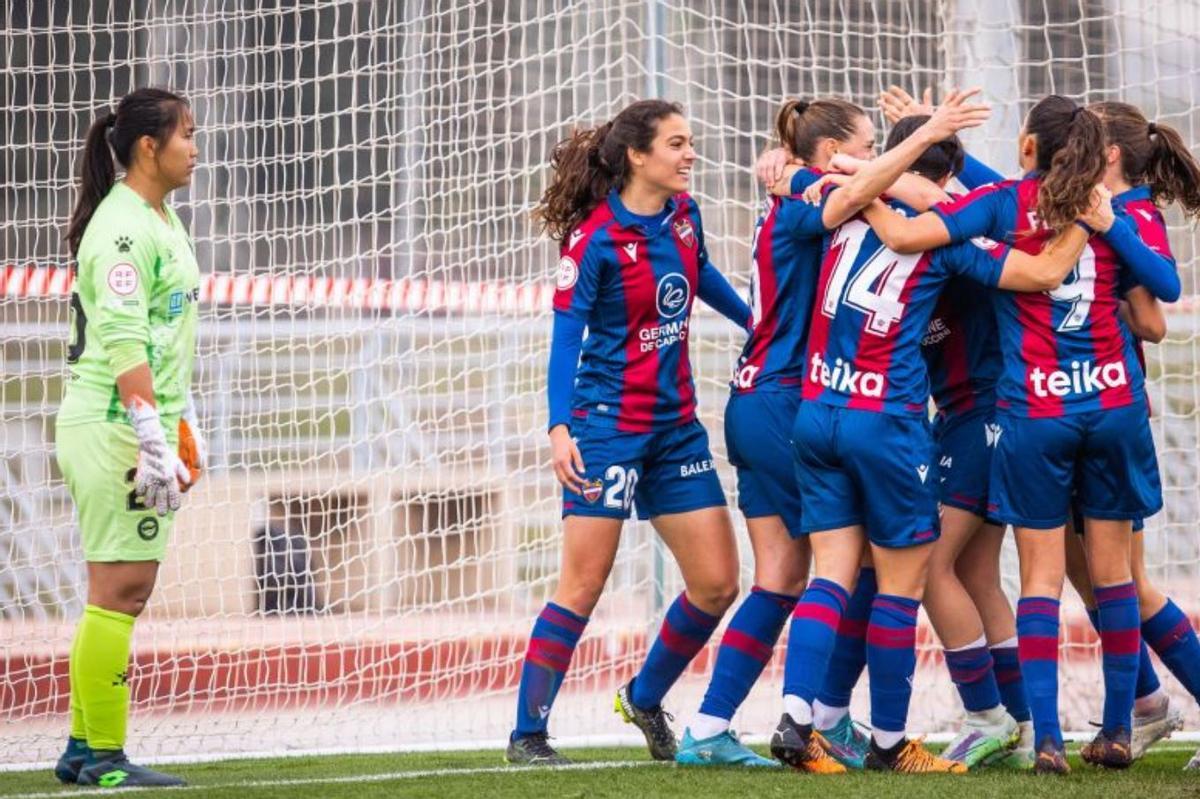 Las jugadoras del Levante UD celebran uno de los goles