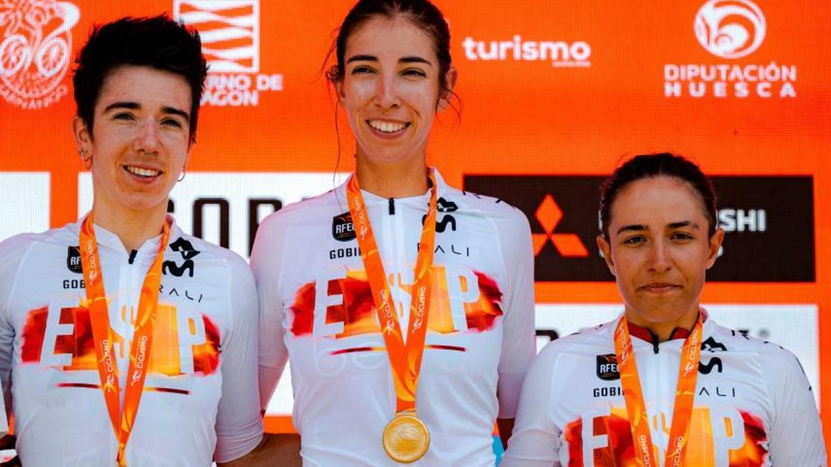 Las ciclistas de la Comunitat Valenciana en lo más alto del podio del Campeonato de España CRI y Ruta de Sabiñánigo.