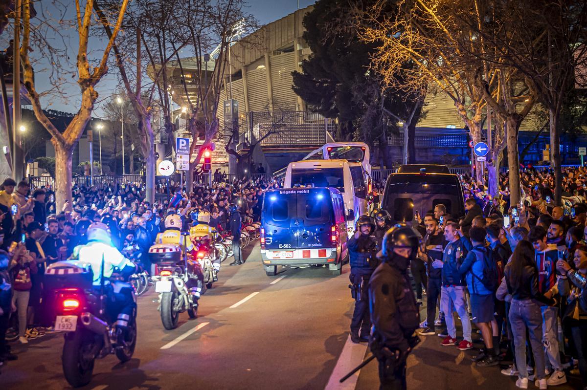 Quejas vecinales por molestias y aglomeraciones los días de partido en el Camp Nou y por el futuro proyecto del Espacio Barça