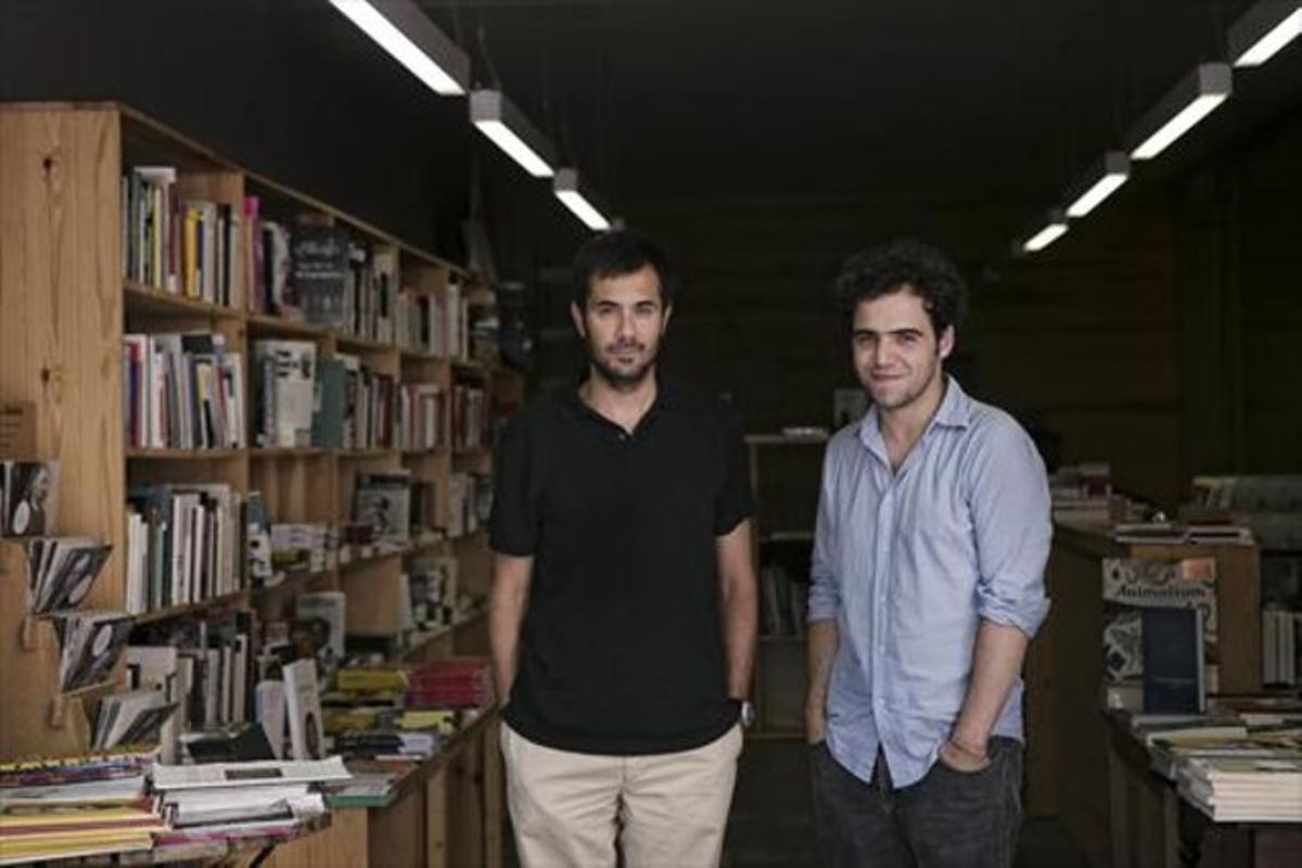 Luis Solano (esquerra) i Jan Martí, a la llibreria Calders. Luis Solano (esquerra) i Jan Martí, a la llibreria Calders.