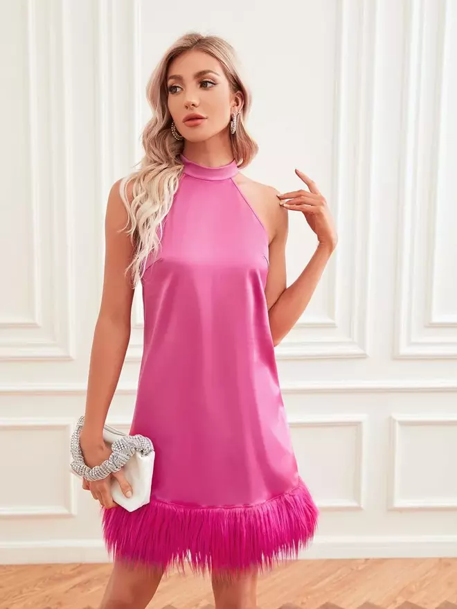 Vestido corto cuello halter con plumas de Shein