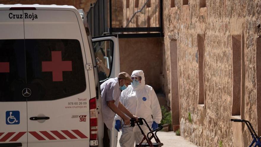 Residentes de una residencia de Teruel son trasladados a otra por un brote.