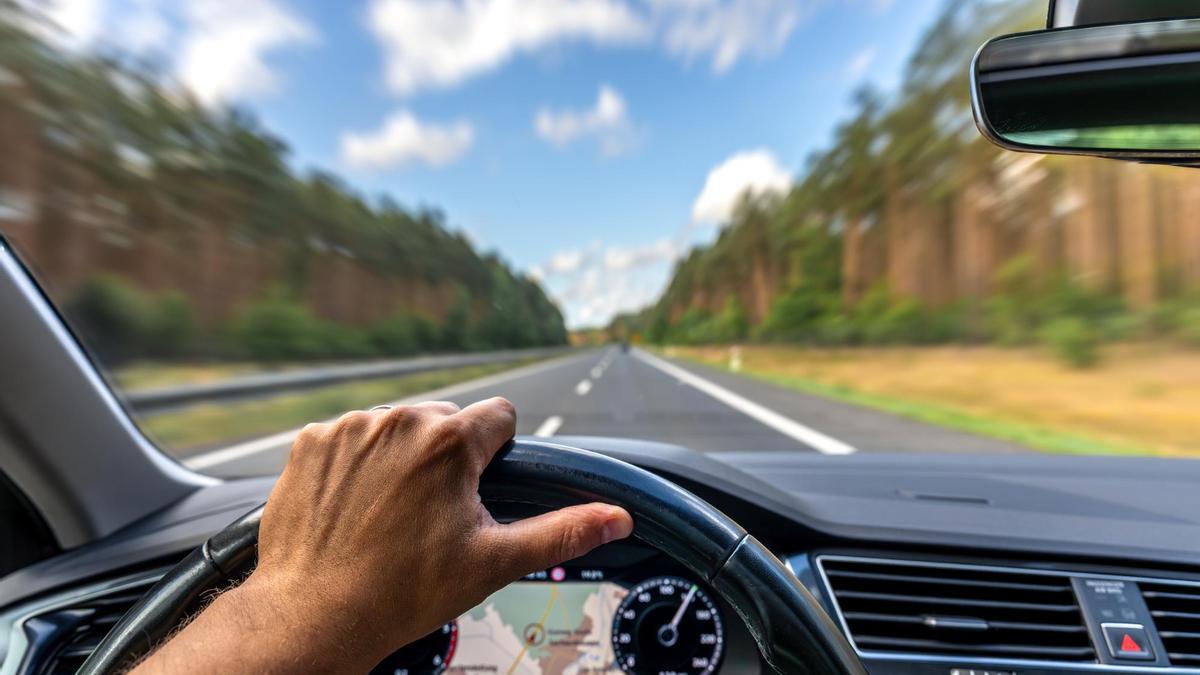 Adiós a conducir a 120 kilómetros por hora, la medida silenciosa que está tomando el Gobierno