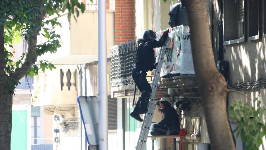 Imatge d&#039;arxiu dels Mossos en el desallotjament d&#039;una casa okupa a Barcelona