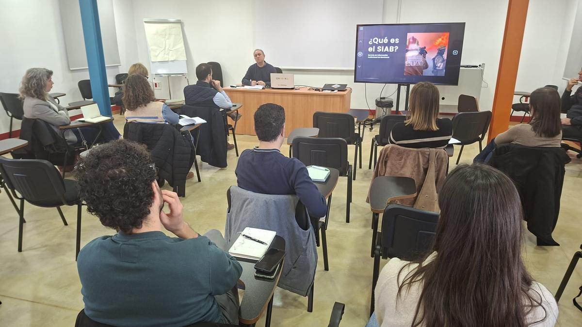 Sesión formativa sobre emergencias organizada por adComunica.